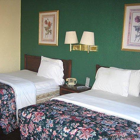 American Inn Sedalia Room photo
